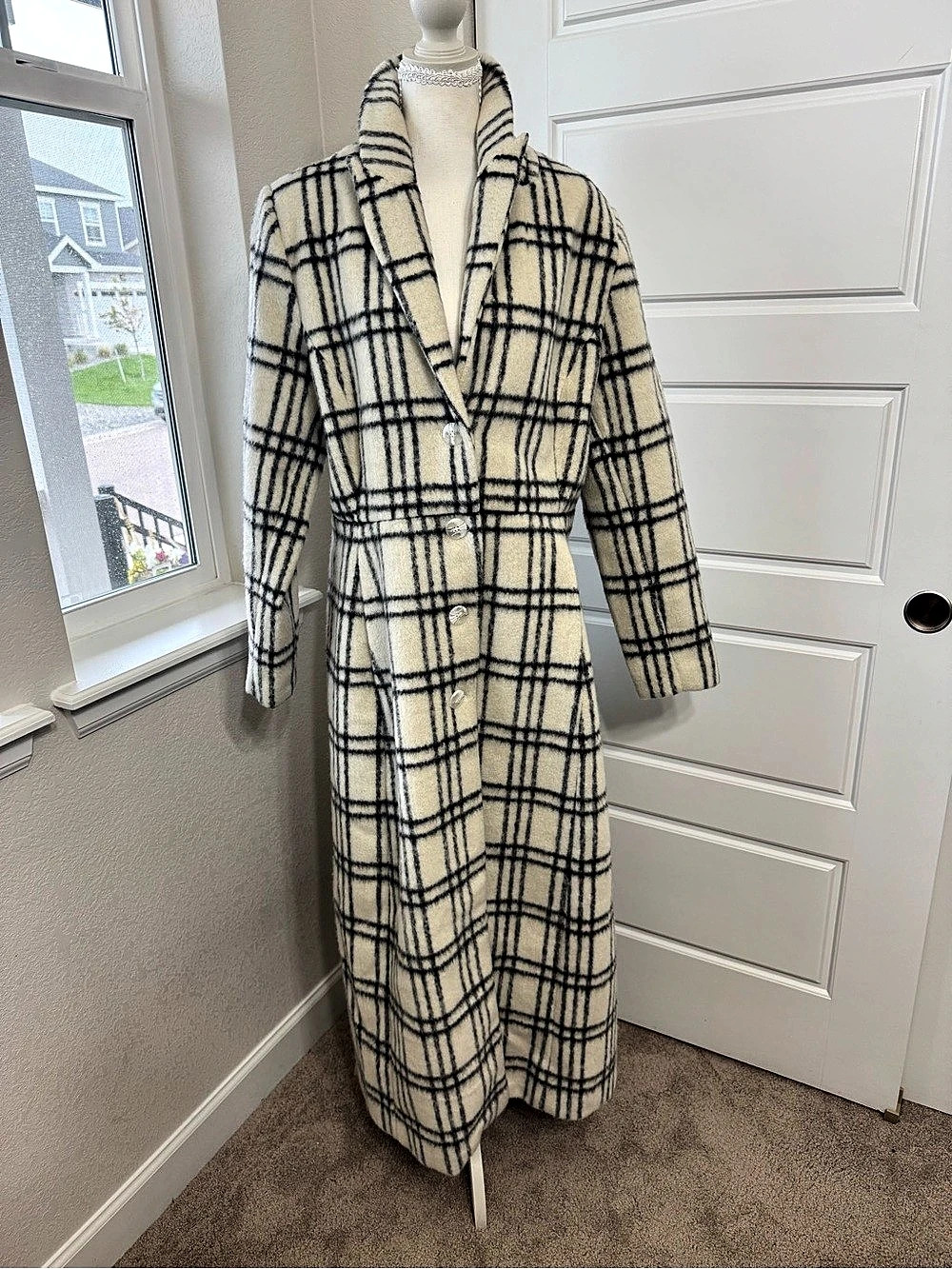 Venus Plaid Long Coat in Cream & Black Size 14 Like New
